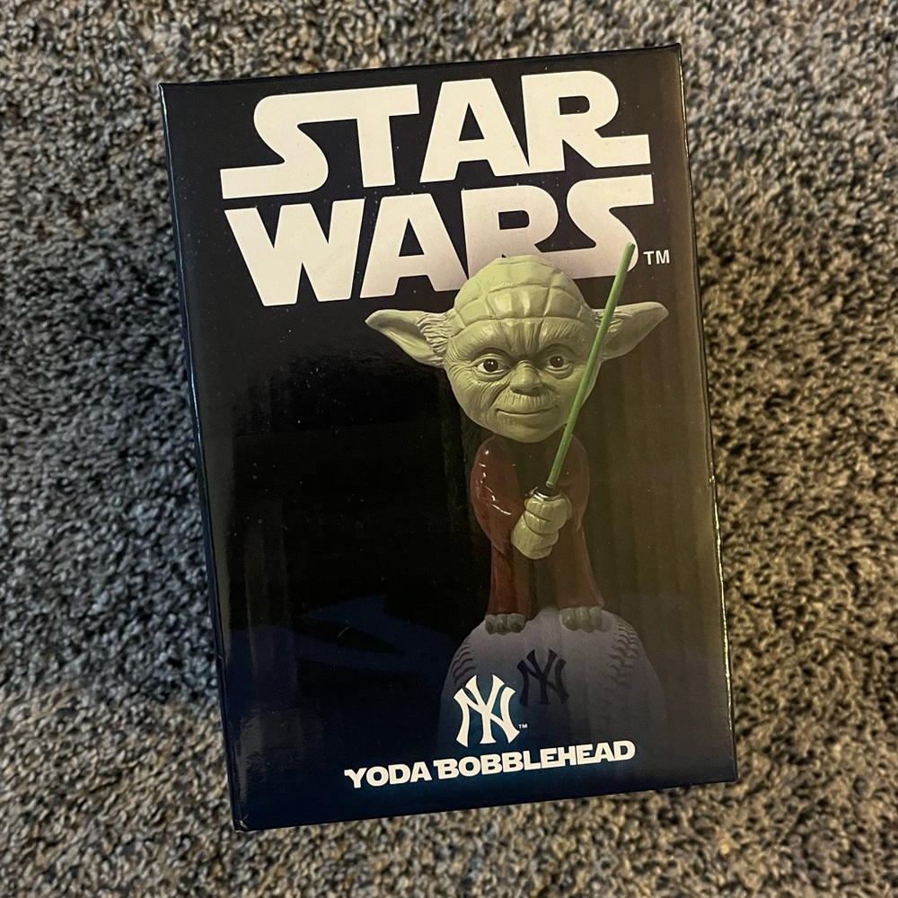 Star Wars BY Yankees Yoda Bobble head